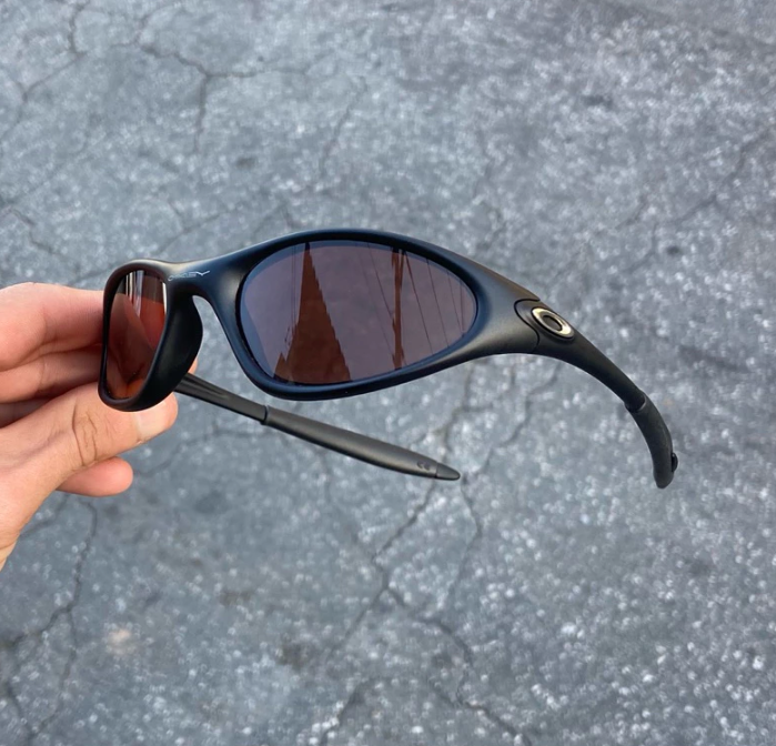 Oakley Minute