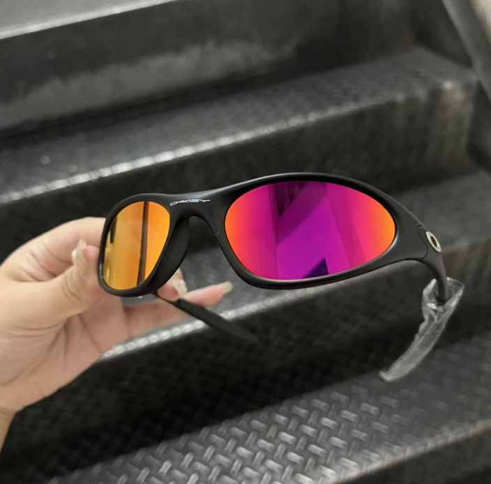 Oakley Minute