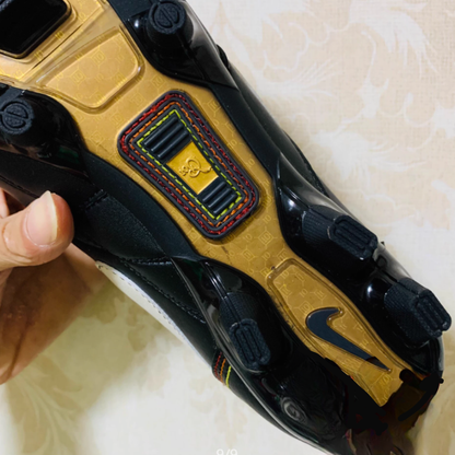 Chuteira Nike Tiempo Ronaldinho R10 – Edição Legend