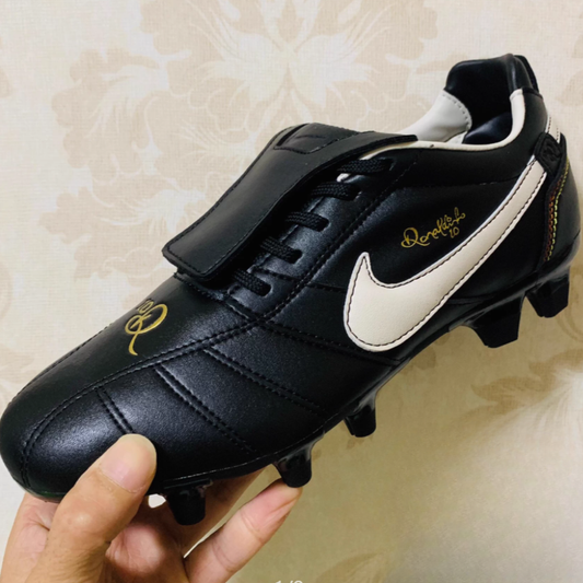 Chuteira Nike Tiempo Ronaldinho R10 – Edição Legend