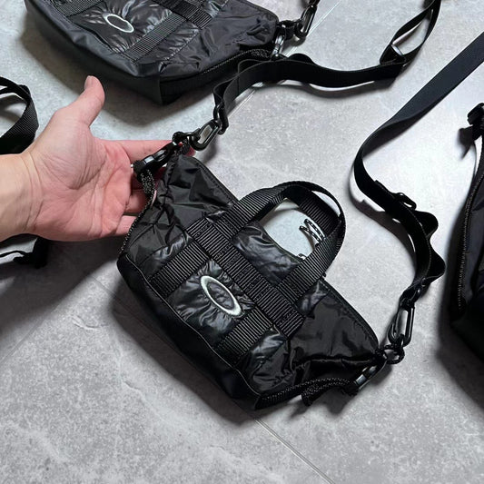 🔥 Crossbody Funcional Oakley – Estilo, Praticidade