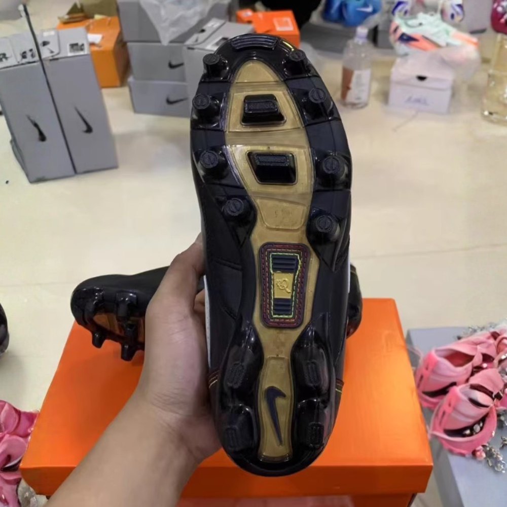 Chuteira Nike Tiempo Ronaldinho R10 – Edição Legend