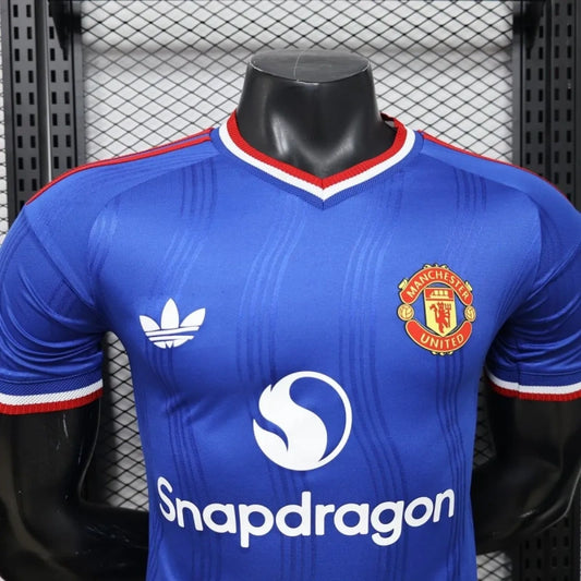 Manchester United 2026/27 Away Blue Football Shirt – Slim Fit Athletic Style