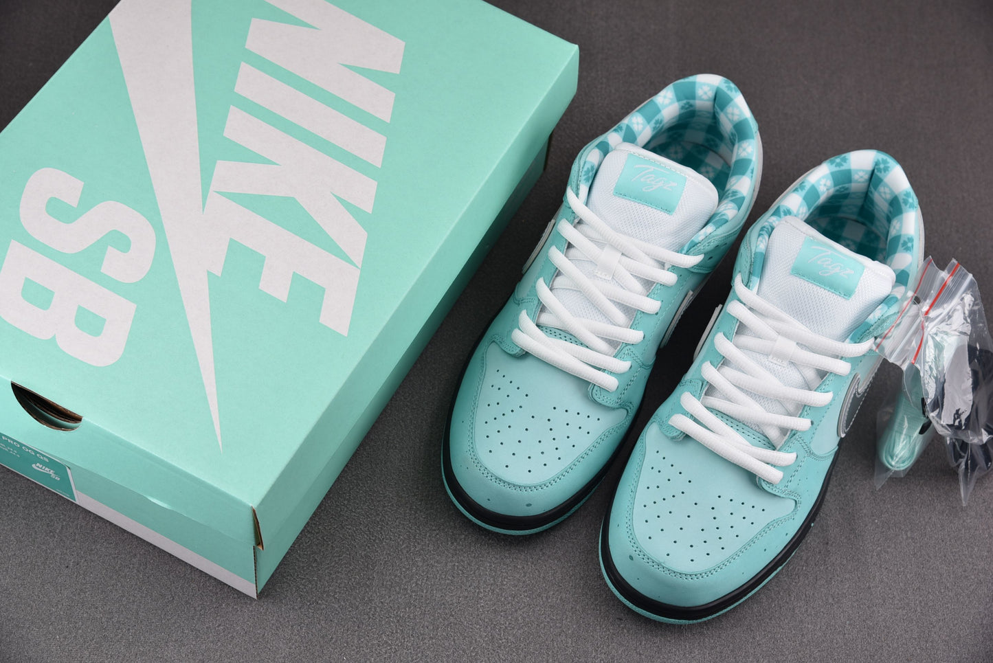CONCEPTS X DUNK SB LOW “TIFFANY LOBSTER”